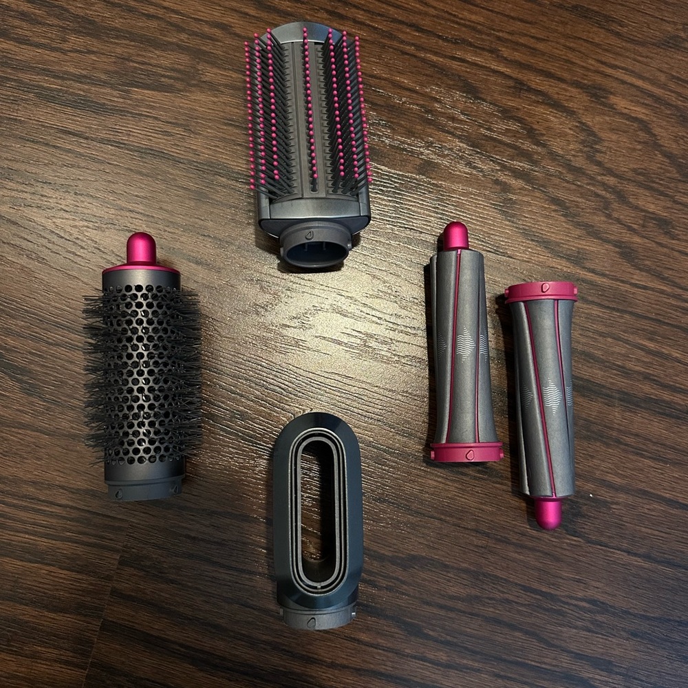 Dyson Airwrap Multi-Styler - Picture 6 of 9